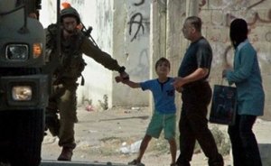 8 year old Palestinian boy, Mohammed Ali, arrested at Qalandiya checkpoint by Israeli border police. Photo, Middle-east Monitor.