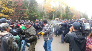 canadian-paramilitary-forces-attack-indigenous-elsipogtog-mi-kmaq-first-nation-and-local-residents-as-they-blockaded-a-new-brunswick-fracking-exploration-site-photo-from-common-dreams