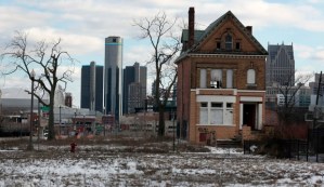 A vacant, boarded up house is seen in the once thriving Brush Park neighborhood with the downtown Detroit skyline behind it in Detroit, Michigan March 3, 2013. Michigan Governor Rick Snyder cleared the way for a state takeover of Detroit, declaring that the birthplace of the U.S. automotive industry faces a fiscal emergency and that he has identified a top candidate to assume its management. Friday's declaration by the Republican governor virtually assures that the state of Michigan will assume control of Detroit's books, and eventually decide whether the city should file the largest municipal bankruptcy in U.S. history. REUTERS/ Rebecca Cook (UNITED STATES - Tags: CITYSCAPE REAL ESTATE BUSINESS POLITICS) - RTR3EJDQ