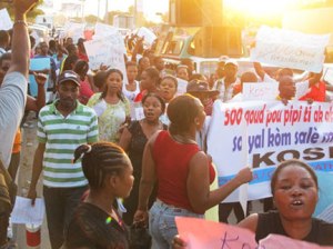 haitian-women-demand-wage-raise-photo-credit-batay-ouvriye